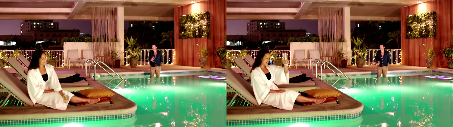 Due fotogrammi video di una piscina sul tetto di notte: una donna adulta in accappatoio bianco sopra un costume nero è sdraiata su un lettino a sinistra, e un uomo adulto in camicia blu navy aperta è in piedi sull'altro lato dell'acqua turchese luminosa e alza un bicchiere; nel secondo fotogramma lei ride e ricambia alzando il suo.